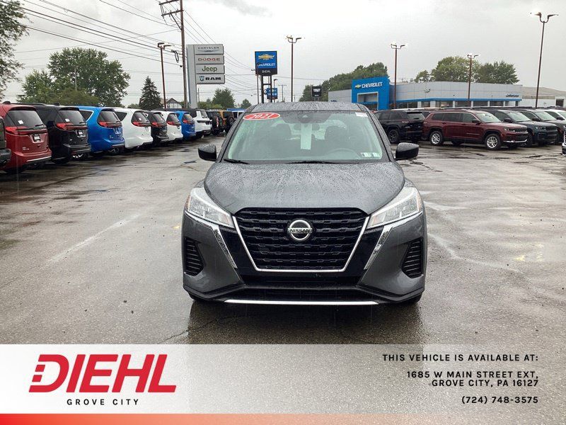 Used 2021 Nissan Kicks S FWD image 2