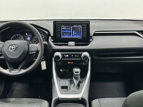 Used 2022 Toyota RAV4 LE image 10