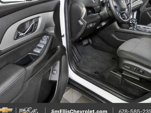 Certified 2023 Chevrolet Traverse LT FWD image 7