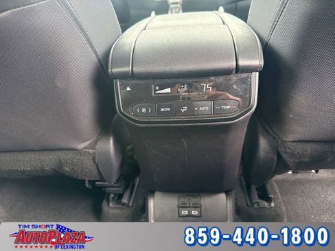Used 2024 Toyota Highlander LE AWD/4WD image 29
