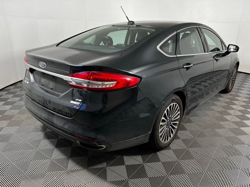 Used 2017 Ford Fusion SE w/ Fusion SE Technology Package image 5