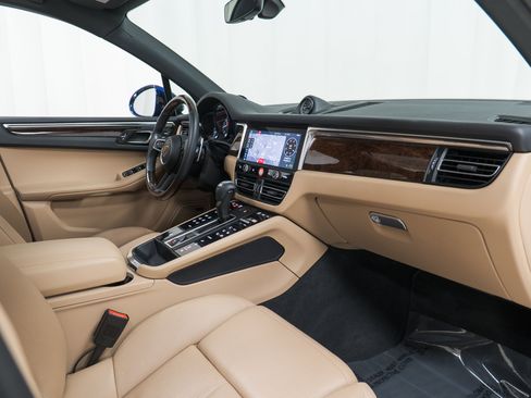Certified 2022 Porsche Macan image 24