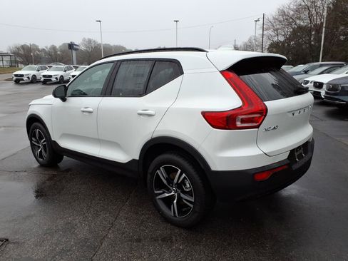 New 2026 Volvo XC40 B5 Core w/ Climate Package AWD/4WD image 7