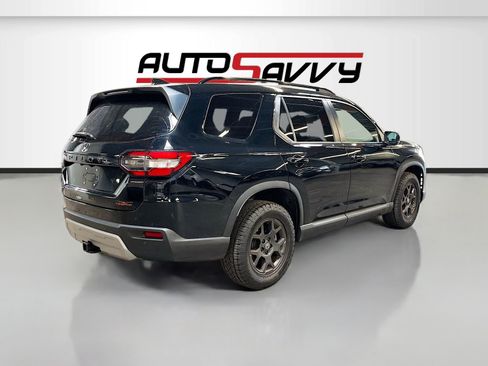 Used 2025 Honda Pilot TrailSport image 7