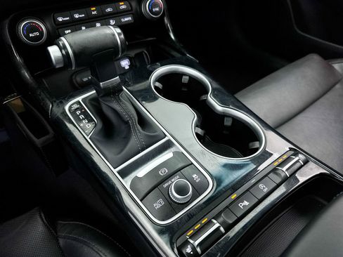 Used 2018 Kia Stinger Premium RWD image 29
