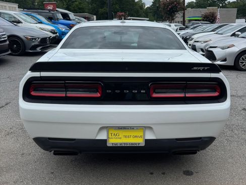 Used 2016 Dodge Challenger SRT Hellcat RWD image 5