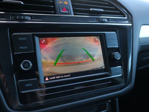 Used 2020 Volkswagen Tiguan S image 23