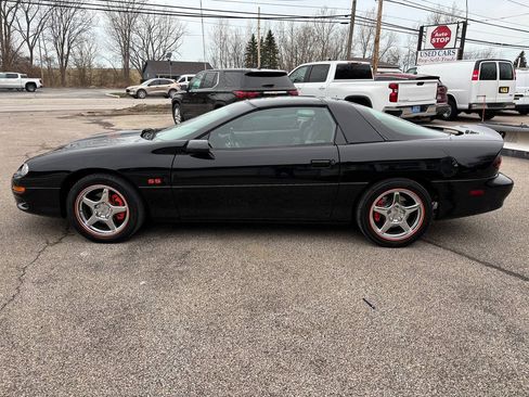Used 2001 Chevrolet Camaro SS Coupe w/ SS Performance/Appearance Pkg RWD image 5