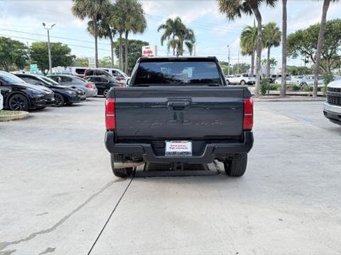 Used 2025 Toyota Tacoma SR image 5