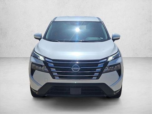 Used 2024 Nissan Rogue SV AWD/4WD image 2