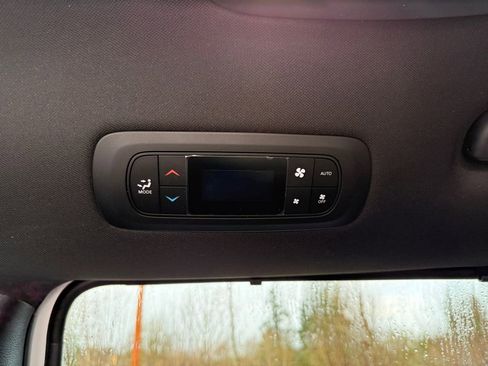 New 2026 Chrysler Pacifica Select FWD image 25