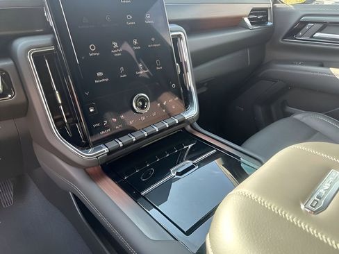 New 2026 GMC Yukon Denali w/ Sun & Power Step Package AWD/4WD image 36