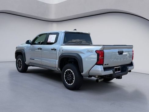 Used 2025 Toyota Tacoma TRD Off-Road AWD/4WD image 3