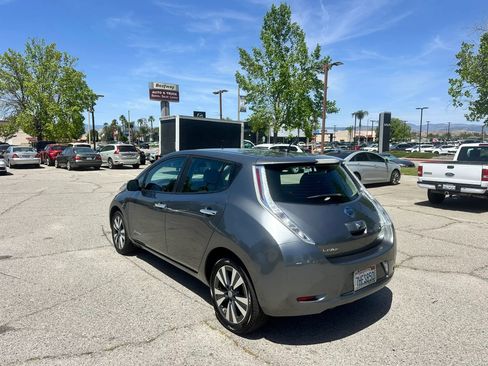 Used 2015 Nissan Leaf SV w/ LED & Quick Charge Package image 4