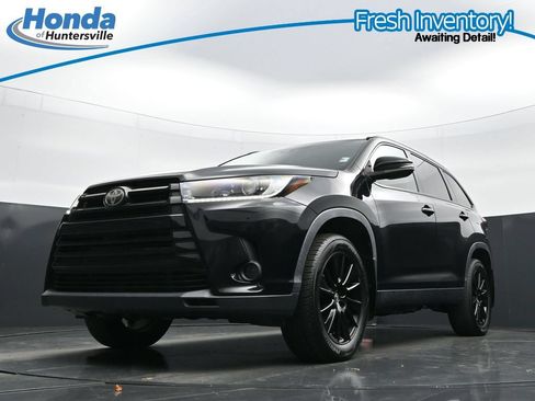 Used 2019 Toyota Highlander SE w/ Nightshade Edition AWD/4WD image 36