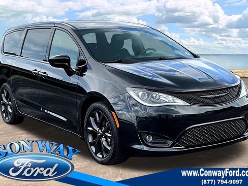 Used 2020 Chrysler Pacifica Touring w/ S Appearance Package FWD image 1