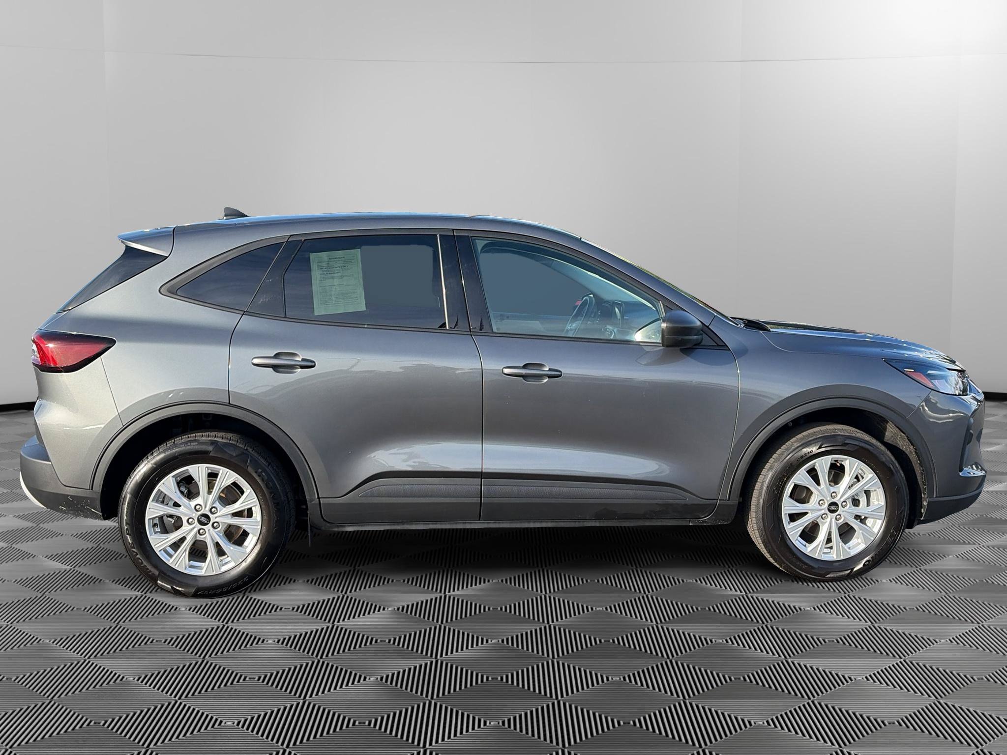 Used 2025 Ford Escape Active AWD/4WD image 8