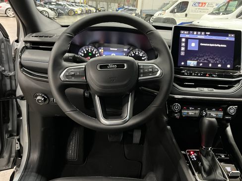 Certified 2026 Jeep Compass Limited image 12