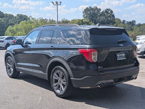 Used 2023 Ford Explorer XLT w/ Equipment Group 202A AWD/4WD image 7