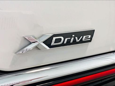 Used 2022 BMW 750i xDrive w/ Luxury Rear Seating Package AWD/4WD image 9