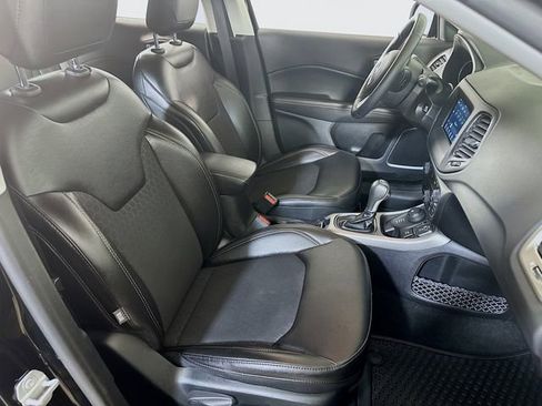 Used 2020 Jeep Compass Latitude w/ Cold Weather Group image 11