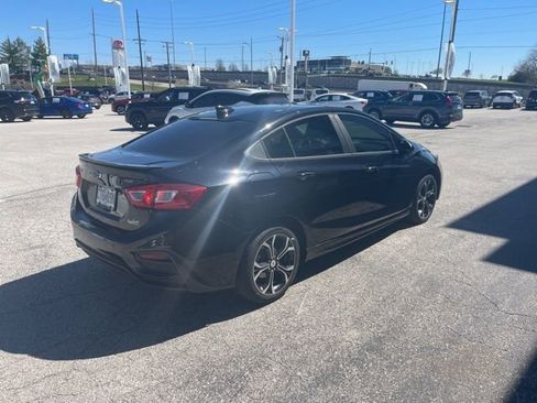 Used 2019 Chevrolet Cruze LT w/ Convenience Package image 4
