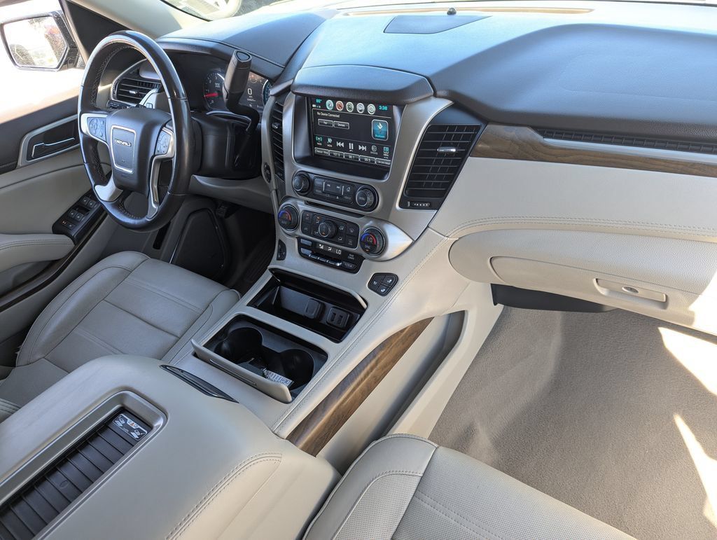 Used 2020 GMC Yukon Denali w/ Denali Ultimate Package AWD/4WD image 37