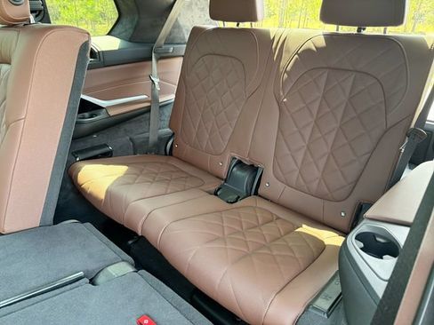 Used 2023 BMW X7 xDrive40i w/ M Sport Package AWD/4WD image 26