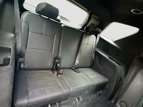 Used 2022 Chevrolet Traverse RS image 28