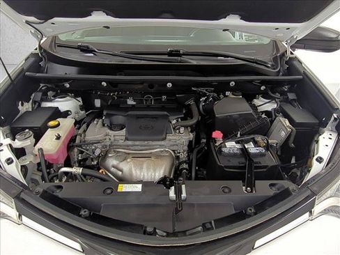 Used 2018 Toyota RAV4 LE FWD image 26