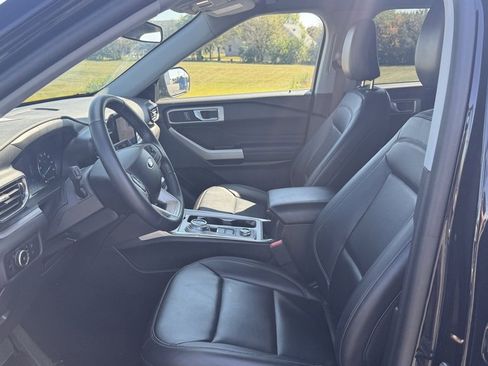 Used 2023 Ford Explorer XLT w/ Equipment Group 202A image 10