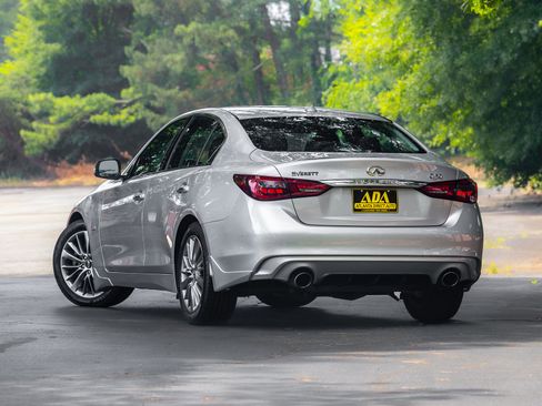 Used 2018 INFINITI Q50 Luxe w/ Essential Package (3.0T Luxe) RWD image 3