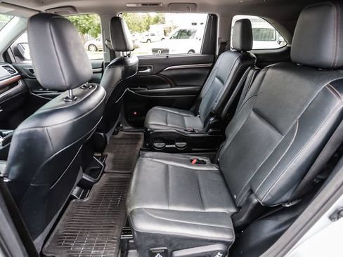 Used 2015 Toyota Highlander Limited Platinum AWD/4WD image 27