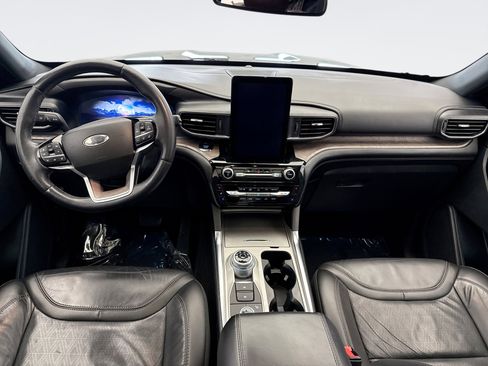 Used 2023 Ford Explorer Platinum w/ Premium Technology Package image 14