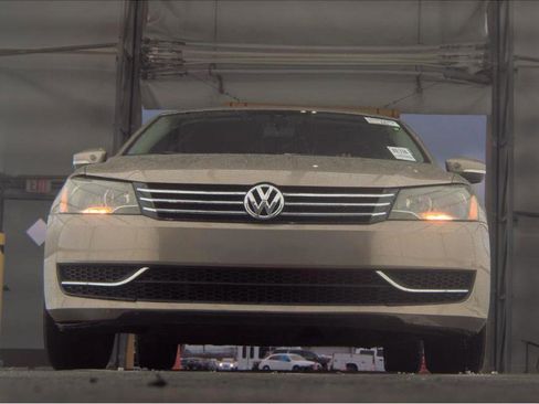 Used 2015 Volkswagen Passat 1.8T S image 3