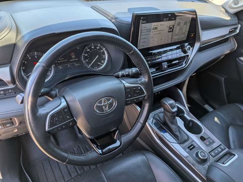 Used 2020 Toyota Highlander Limited AWD/4WD image 13