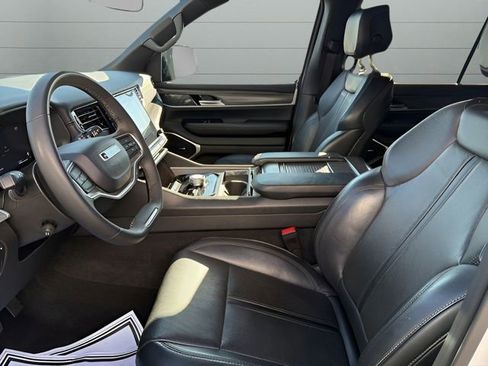 Used 2023 Jeep Wagoneer L Series II image 18