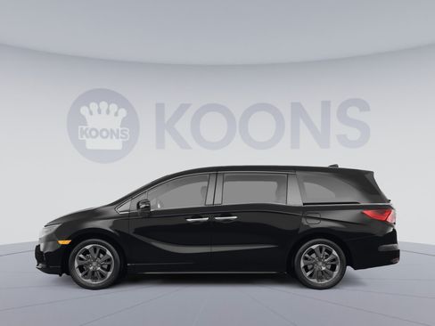 Used 2023 Honda Odyssey Elite image 2