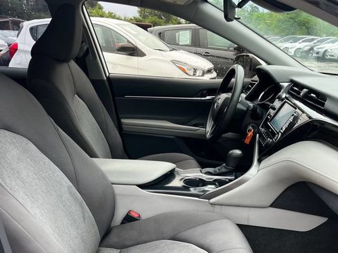 Used 2020 Toyota Camry LE FWD image 15