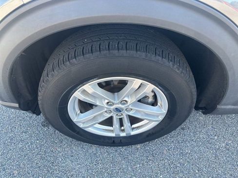 Used 2022 Ford Explorer XLT image 9
