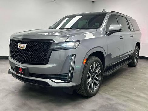 Used 2022 Cadillac Escalade ESV Sport AWD/4WD image 2