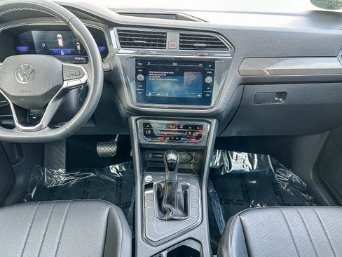 Certified 2023 Volkswagen Tiguan SE w/ Panoramic Sunroof Package FWD image 12