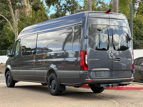 Used 2024 Mercedes-Benz Sprinter 2500 image 5
