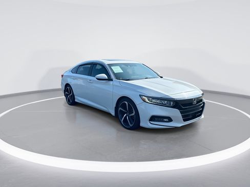 Used 2018 Honda Accord Sport image 2
