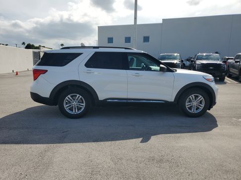 Used 2022 Ford Explorer XLT image 4