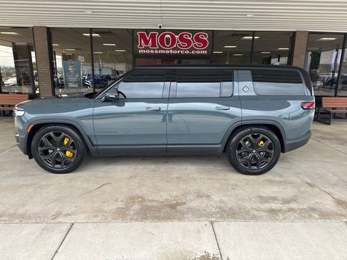 Used 2025 Rivian R1S Premium AWD/4WD image 4