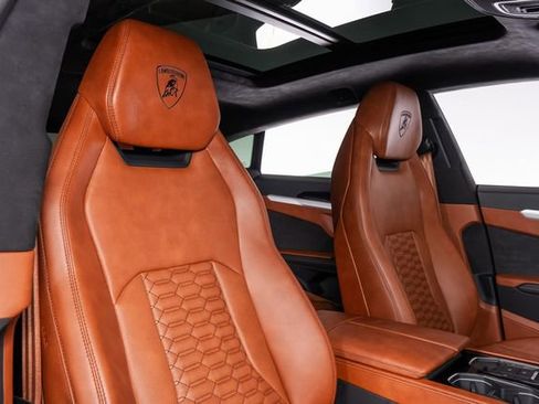 Used 2022 Lamborghini Urus AWD/4WD image 59