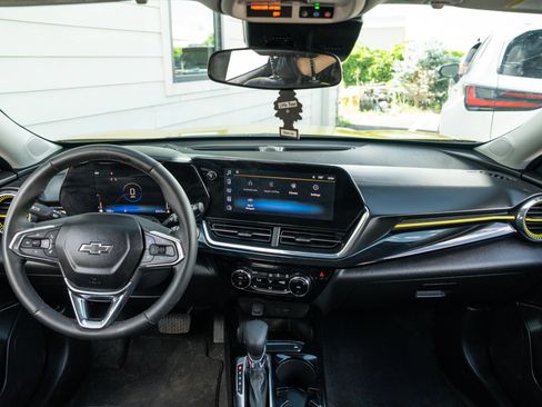 Used 2025 Chevrolet Trax ACTIV w/ Driver Confidence Package FWD image 19