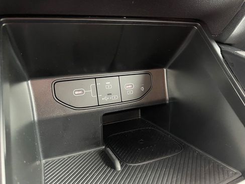 Used 2025 Kia Sorento S image 19