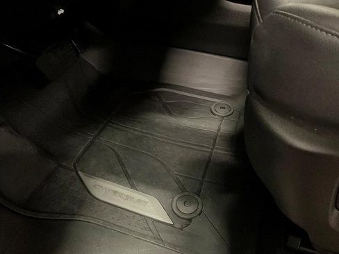 Used 2023 Chevrolet Suburban Z71 w/ Luxury Package image 19